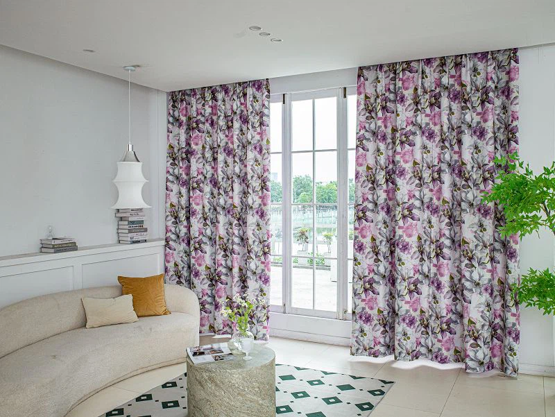 Tela de cortina de lino Millet con estampado de lirios